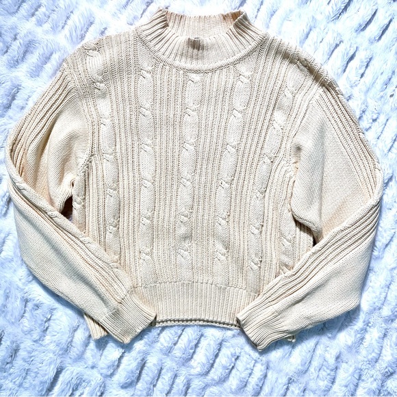 Vintage Liz Claiborne Buttercream Yellow Cableknit Sweater - Picture 1 of 8
